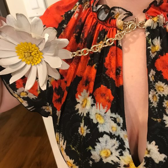 Lightweight pleated dress with Open-back - Picture 4 of 11